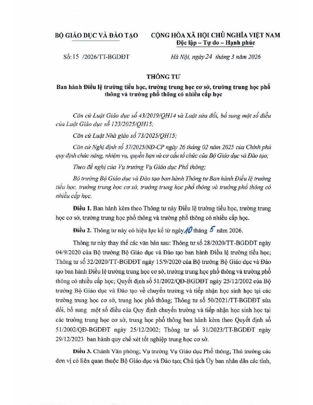 thong tu ban hanh dieu le truong 1