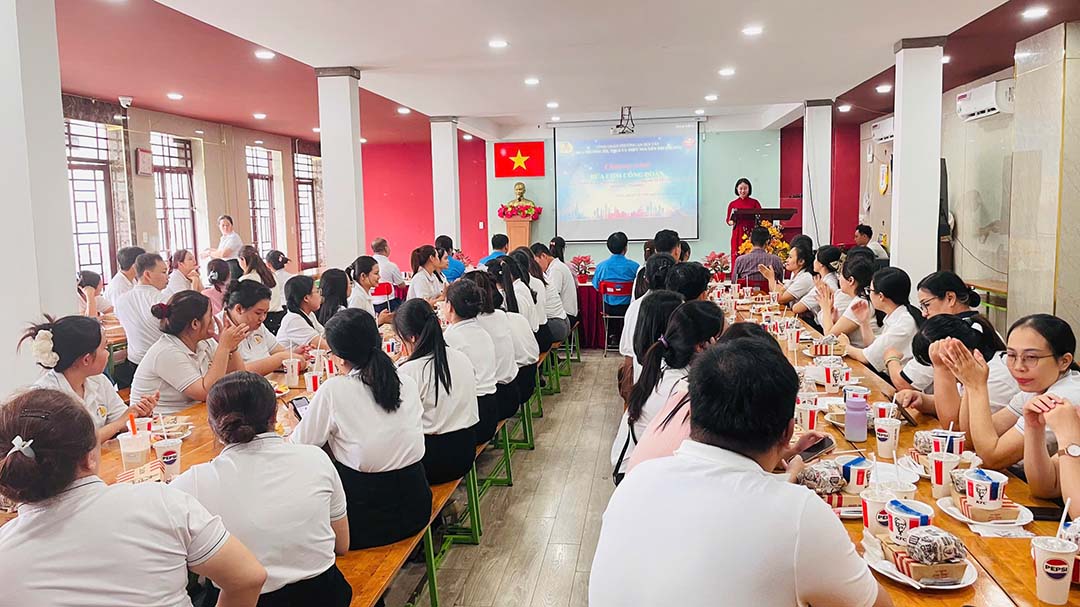 chuong trinh bua com cong doan 2025 6