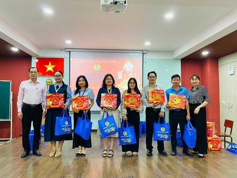 Công đoàn chăm lo Tết Ất Tỵ 2025 cho đoàn viên, người lao động