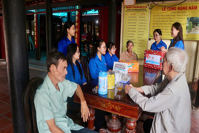 Thăm quan di tích lịch sử Đình Thông Tây Hội 26/03