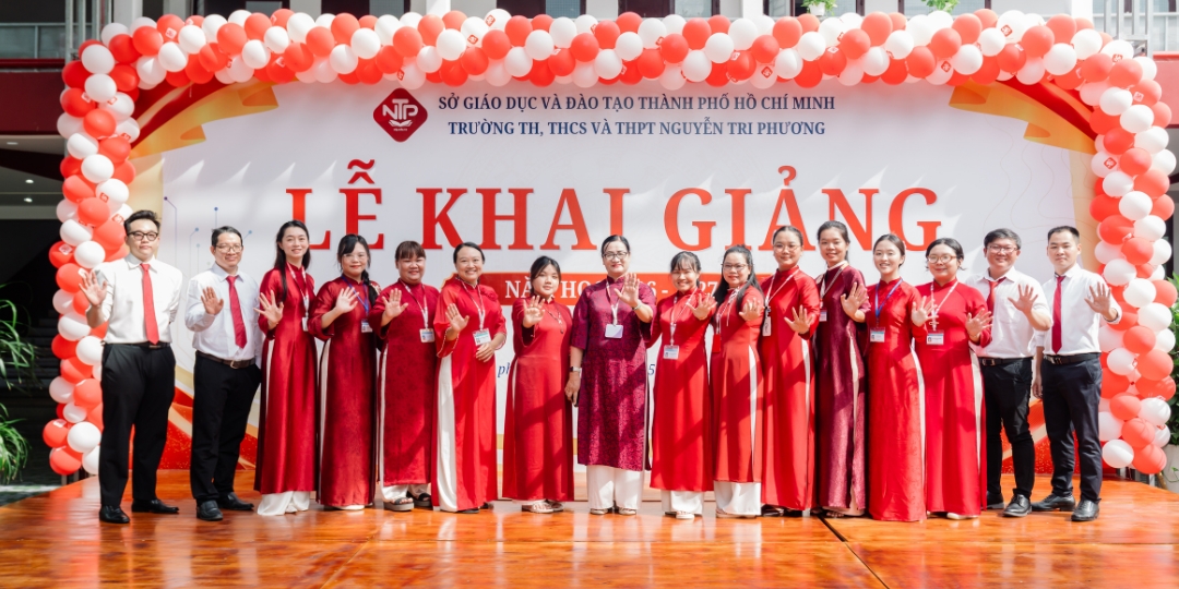 Tập thể đội ngũ giáo viên Cấp Trung học