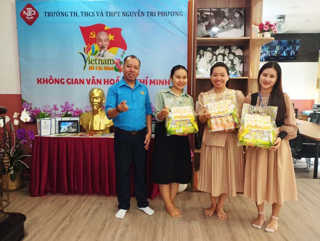 cong doan trao qua tet trung thu 2