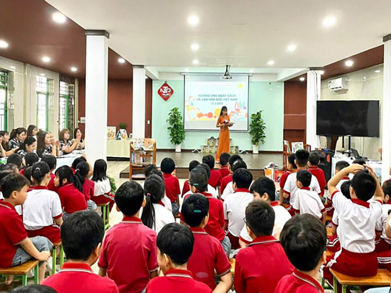 Hưởng ứng ngày 