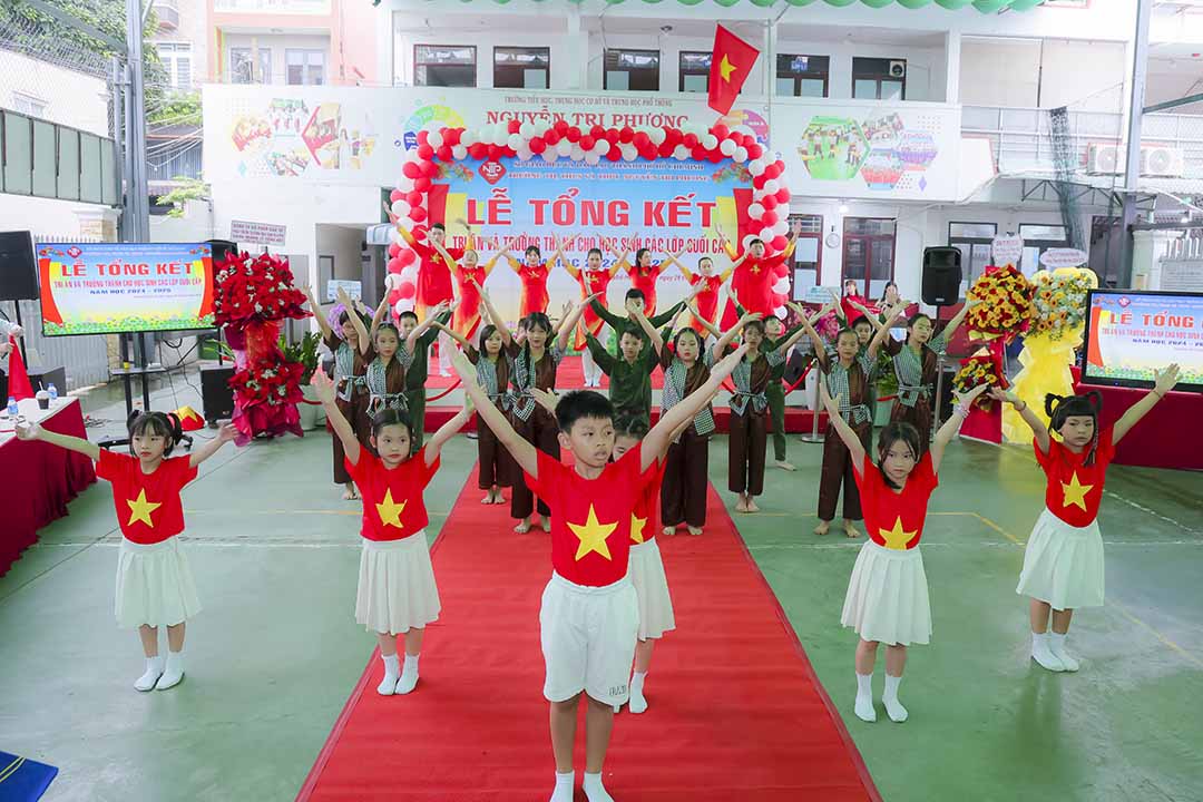 le tong ket nam hoc 2024 2025 9