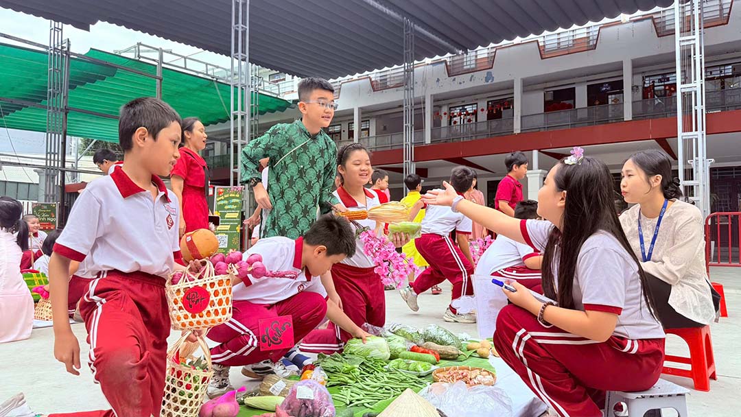 cho xuan trong gio hoc tieng anh 8