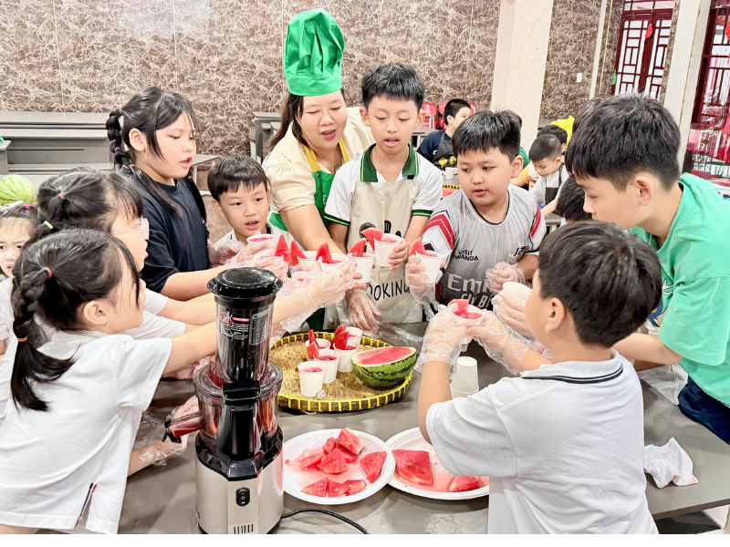Hoạt động Đầu bếp nhí khóa hè 2026